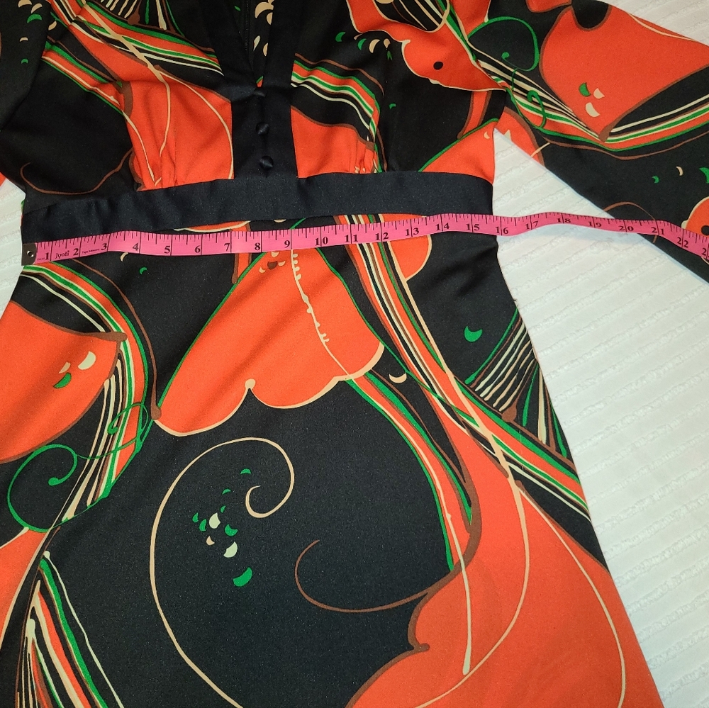 Vintage 1970s Tori Richard Honolulu Vibrant Black and Orange Patterned Dress - Picture 3 of 6